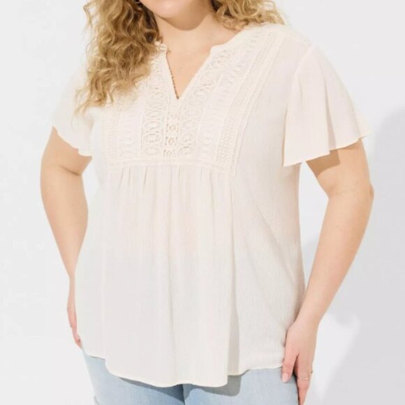 Torrid Ivory Crinkle Guaze Flutter Sleeve Blouse 3 3X 22/24 - Picture 1 of 6